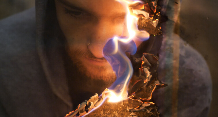 Image de Identité en Cendres